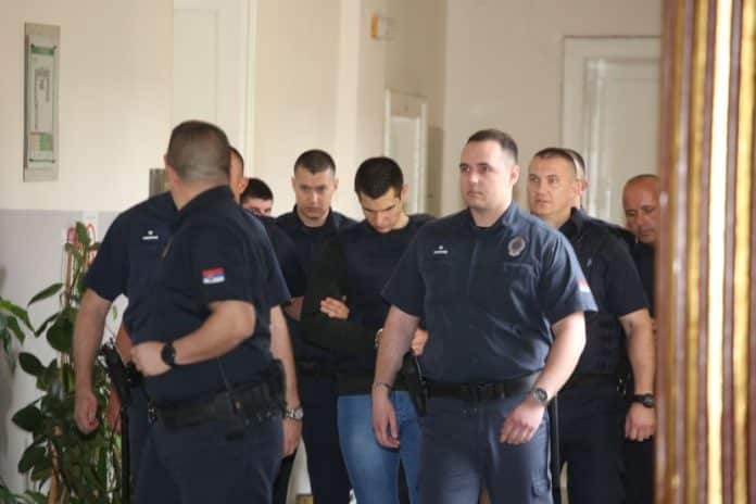 Nered na suđenju za masakr kod Mladenovca: Roditelji žrtava napali