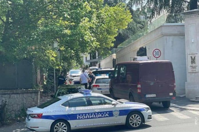 Užas u Beogradu: Pripadnik žandarmerije pogodio samostrelom ispred izraelskog veleposlanstva,