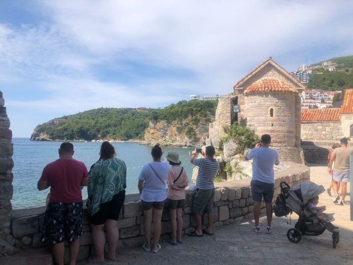 Cijene ljetovanja za četvoročlanu porodicu u Crnoj Gori, Hrvatskoj, Grčkoj