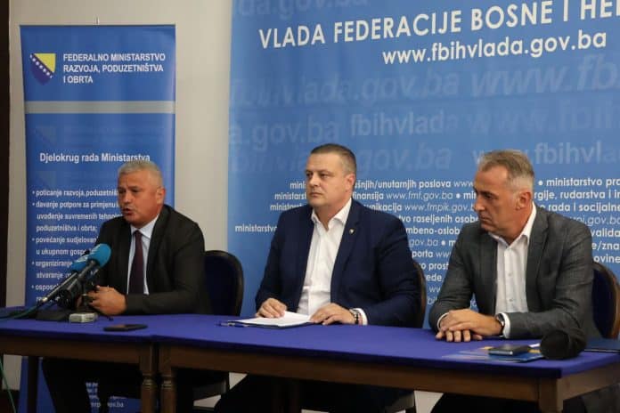 Ministar Mijatović potpisao ugovore o poticajima komorama: Vlada FBiH više
