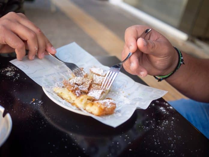 Omiljeni doručak srpskih turista u Grčkoj: Bugača, tradicionalna pita koja