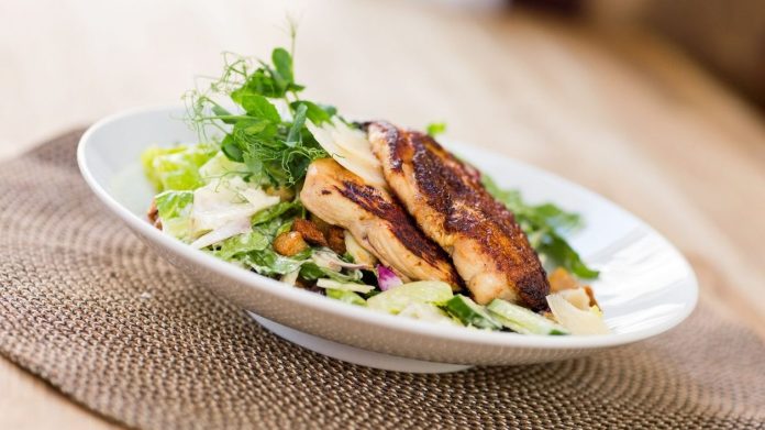 Recept za savršenu ljetnu večeru: Cezar salata