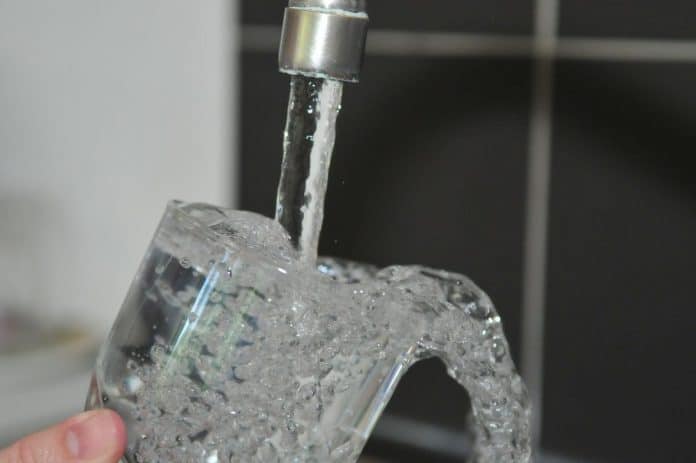 Da li je preporučljivo piti čašu vode ujutro?