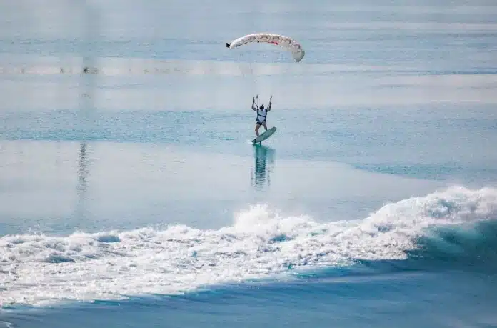 Sebastián Álvarez je kombinovao tri sporta: Skok iz helikoptera, padobranstvo