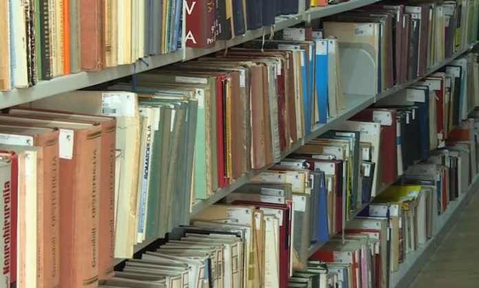 DNEVNIK TVSA/ Uposlenici NUB-a zahvalni Schmidtu zbog šanše da biblioteka