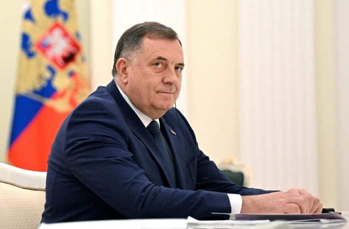Dodik poručio Sarajevu: Ako ubrzo ne počnete da molite, nećete