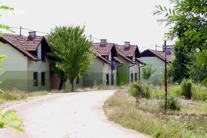 Beba preminula nakon što se majka sama porodila u kolektivnom