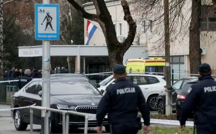 Na školskom dvorištu djeca su zanijemila, druga su padala u