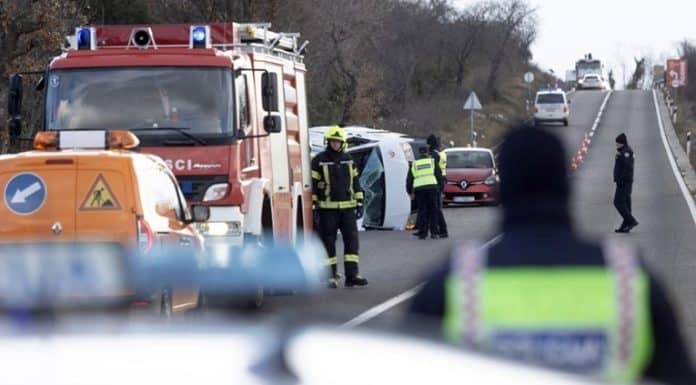 Nepropisno pretjecao i zabio se u kombi kod Novog Vinodolskog.