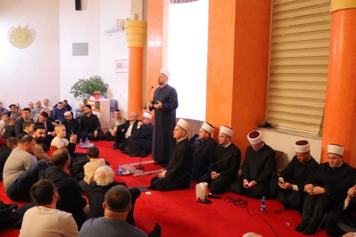 Muftija Dizdarević održao predavanje na Večeri Kur'ana u Ensar džamiji