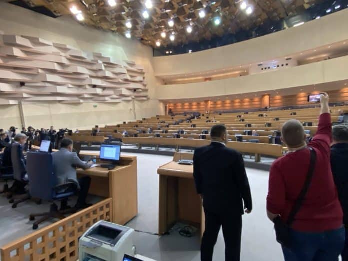 Rezolucija SDA o osudi vlasti RS-a dobila opštu, ali ne