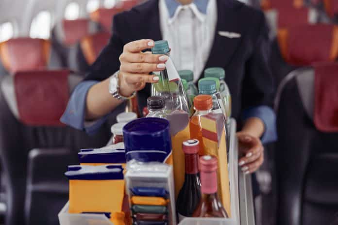 Stewardess je otkrila što piće nikad ne bi popio u
