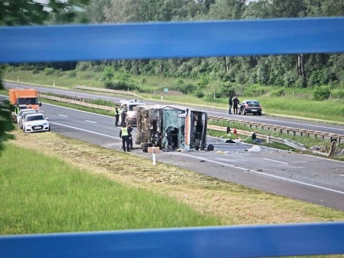 Stravična nesreća na autocesti A3: Sudar autobusa i dva automobila,