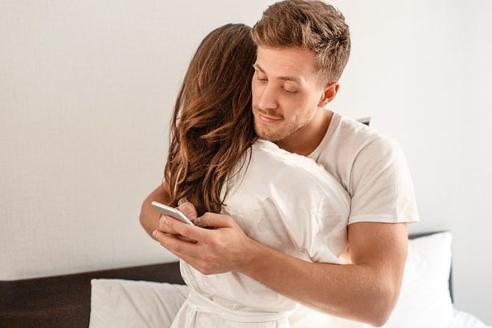 Sve popularniji trend značajno utječe na veze: smatrate li to