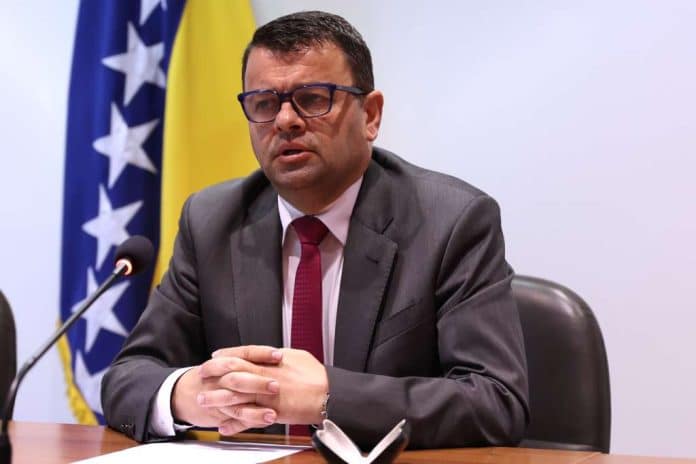 HURTIĆ ODGOVARA NA OPTUŽBE DUŠKE JURIŠIĆ: “Falsifikovala je svoj potpis