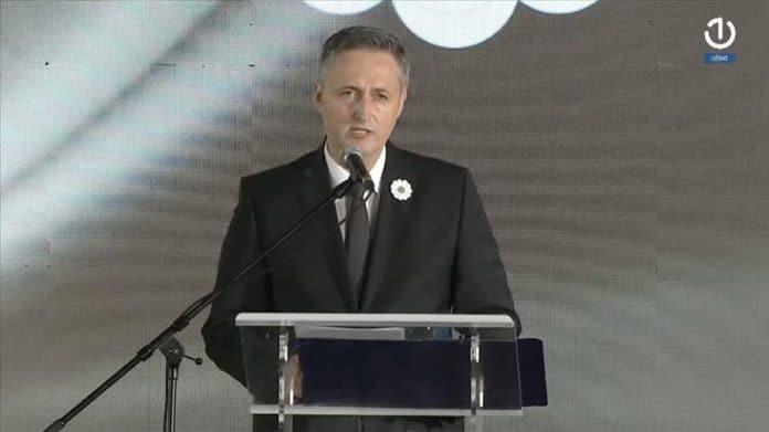DENIS BEĆIROVIĆ PORUČIO IZ SREBRENICE: “Zločin genocida može zaustaviti samo