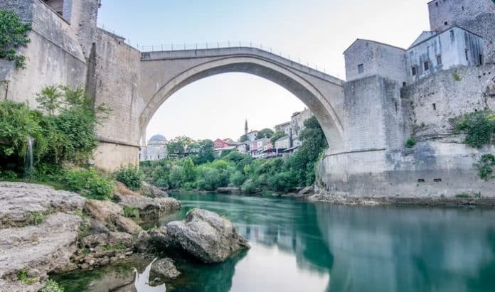 Mostar između simbolike i stvarnosti: Stari most kao podsjetnik na