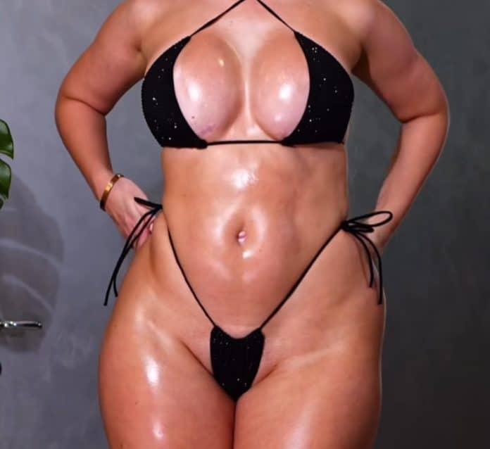 Mini bikini koji muškarci obožavaju: Ponosna na svoje obline, a