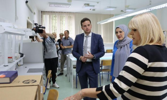 Uk i Hota-Muminović posjetili Srednju zubotehničku školu: Višegodišnji projekt modernizacije