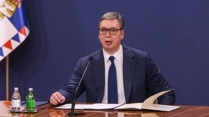 Zapadni mediji: Vučiću “kod kuće ponestaje puta”