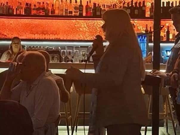 Želljko Obradović pije viski, Hanka Paldum mu pjeva na uhu