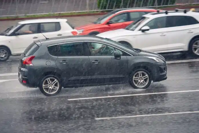 Od ljetnih vrućina do jesenjih kiša: Ne zaboravite provjeriti automobil