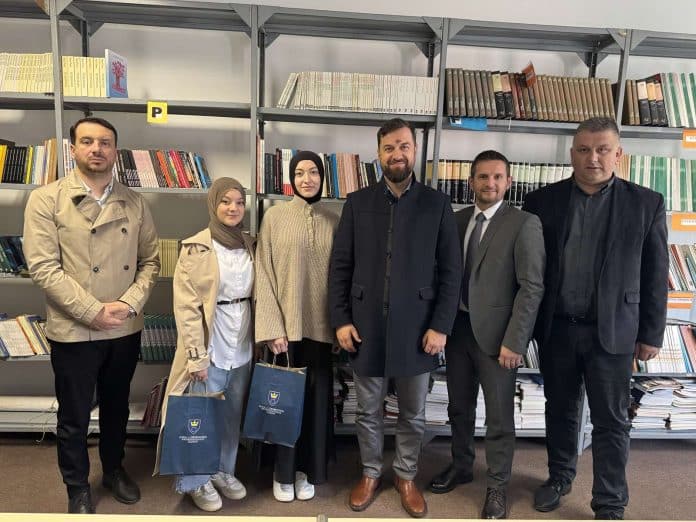 Ucenice Medrese na prijemu kod ministra Musije