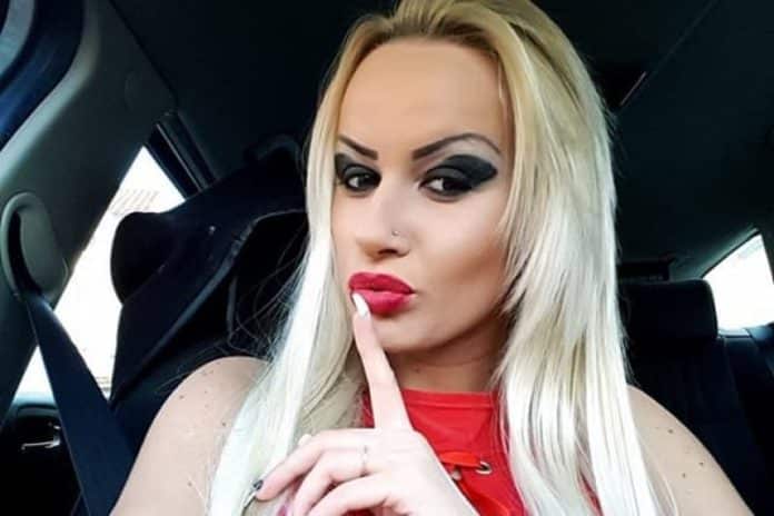 Atina Ferari tvrdi da joj se i ovaj pjevač udvarao,