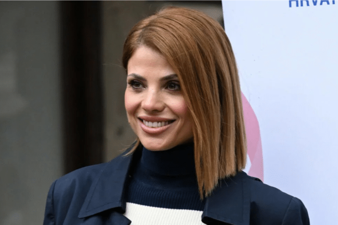 Chunky čizme i karirana dolčevita: Lejla Filipović u kombinaciji za