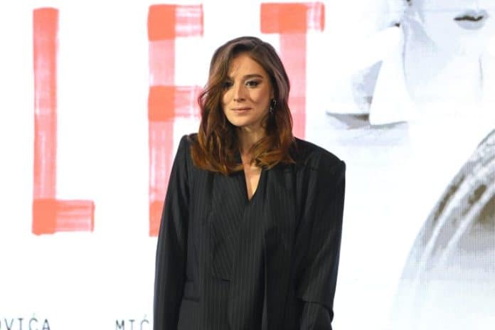 Milena Radulović inspirirala nas je za blagdanski outfit: vječni klasik