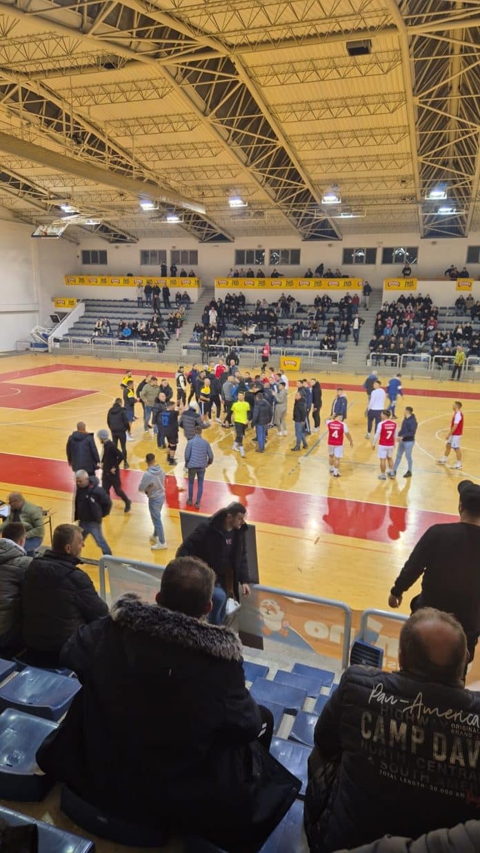 VIDEO Incident u finalu Božićnog malonogometnog turnira: utakmica prekinuta zbog