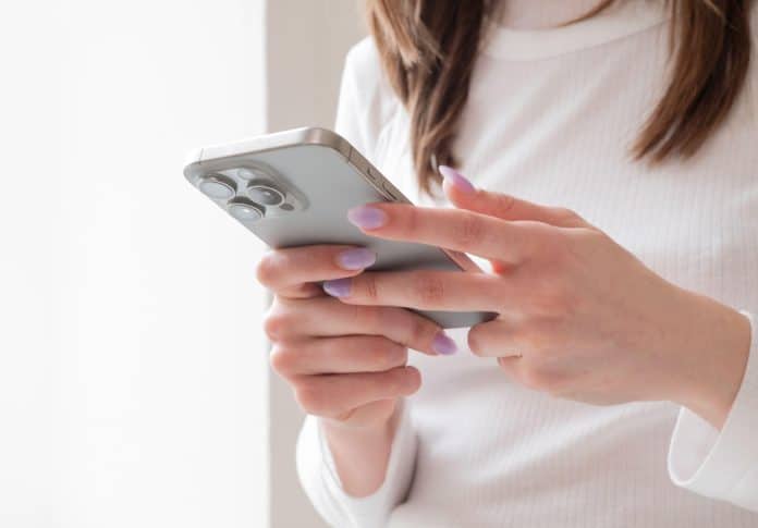 FBI upozorava korisnike iPhonea i Androida: Odmah poklopite slušalicu ako