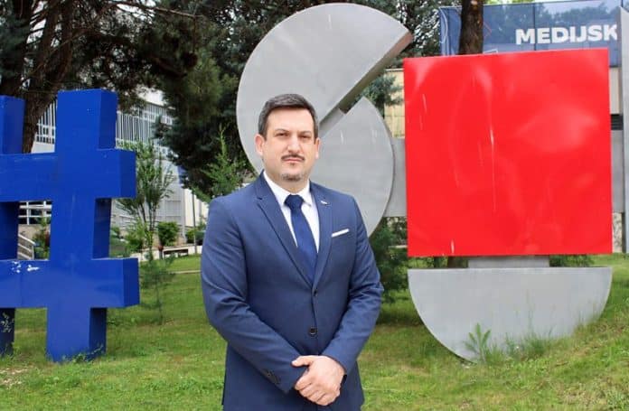 Dekan Filozofskog fakulteta u Mostaru službenim automobilom izazvao prometnu nezgodu