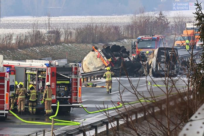 Teška nesreća u Sloveniji: cisterna eksplodirala, autocesta zatvorena