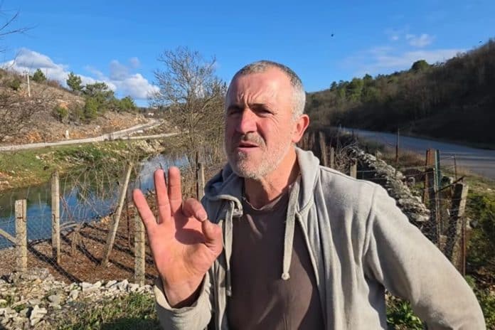 Nema jednu nogu, drži 150 koza i traži treću ženu
