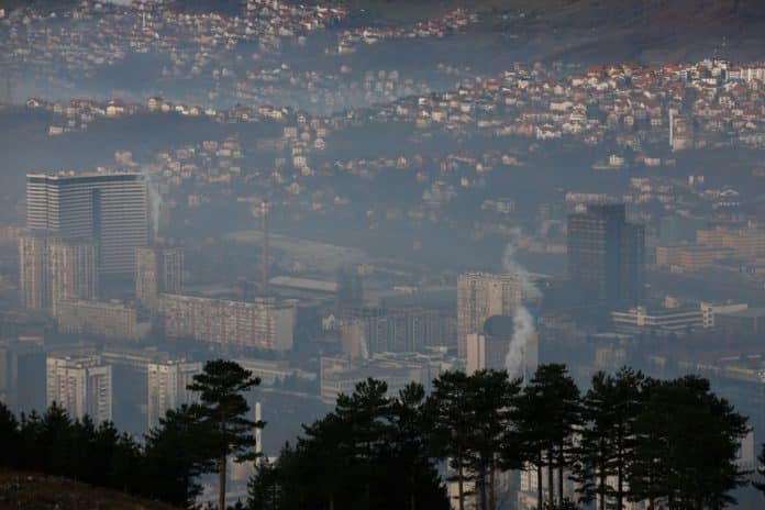 Zbog zagađenja zraka: U KS proglašena uzbuna u pet sarajevskih