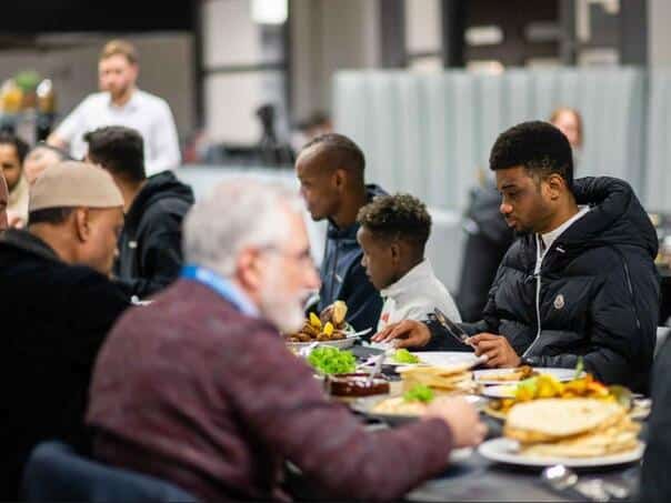 Ezan na molitvu na Old Traffordu: Manchester United organizirao iftar