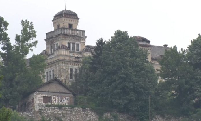 DNEVNIK TVSA/Kasarna Jajce: Administrativna blokada pretvorila dragulj u opasnu ruševinu