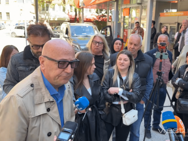Verbalni incident ispred suda nakon presude za smrt Džene Gadžun