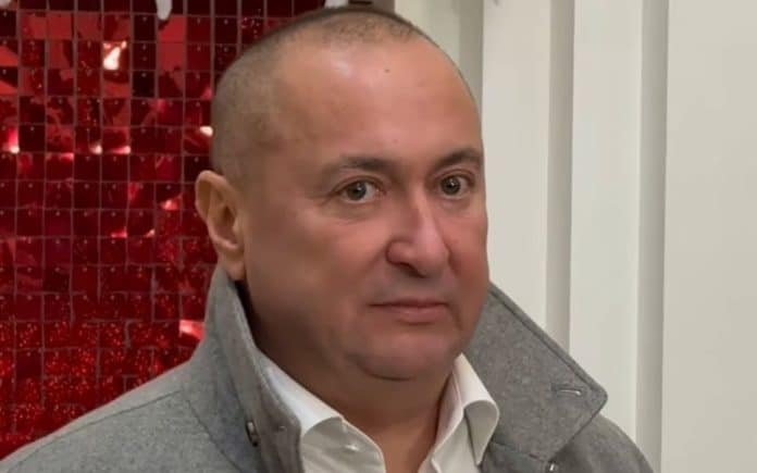 Prvo oglašavanje Đanija nakon što ga je na svadbi ujeo