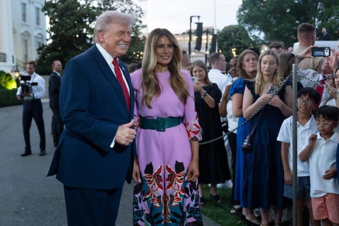 Modno recikliranje na nivou: Melania Trump zablistala u već viđenom