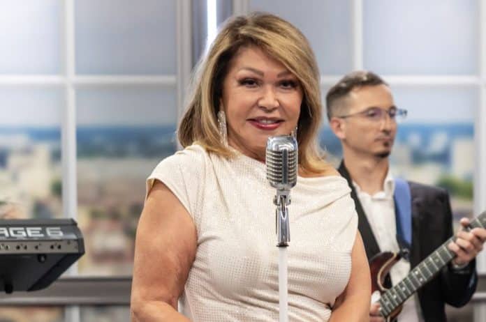 Neda Ukraden oplela po estradi “Džaba lajkovi i haljine ako