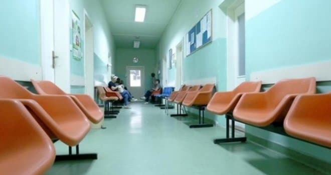 Zapušen nos, glavobolja i umor: Nije alergija, ovaj virus puni