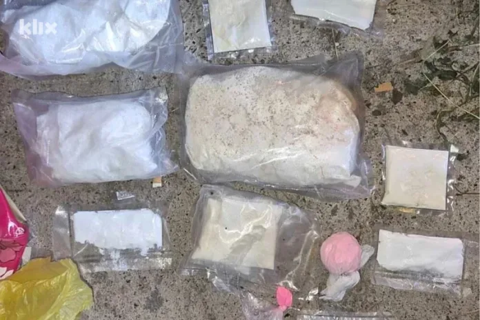 Policijska akcija u Gračanici: Pronađena tri kilograma droge, uhapšene dvije