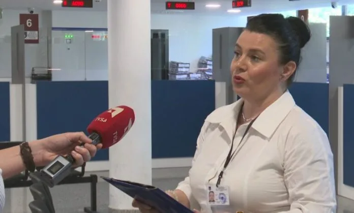 VIDEO/Gužve na šalterima MUP-a KS: U Novom Gradu dnevno prođe