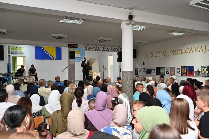 skola-zeljezno20polje-5.jpg