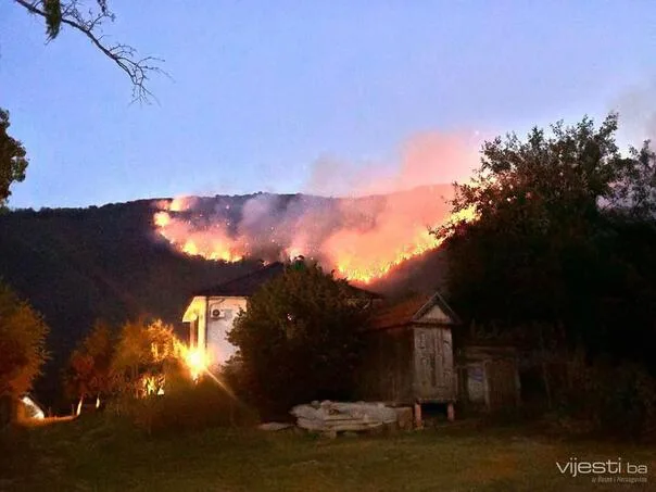 Besana noć za mještane: Ne smiruje se požar na sjeveroistoku