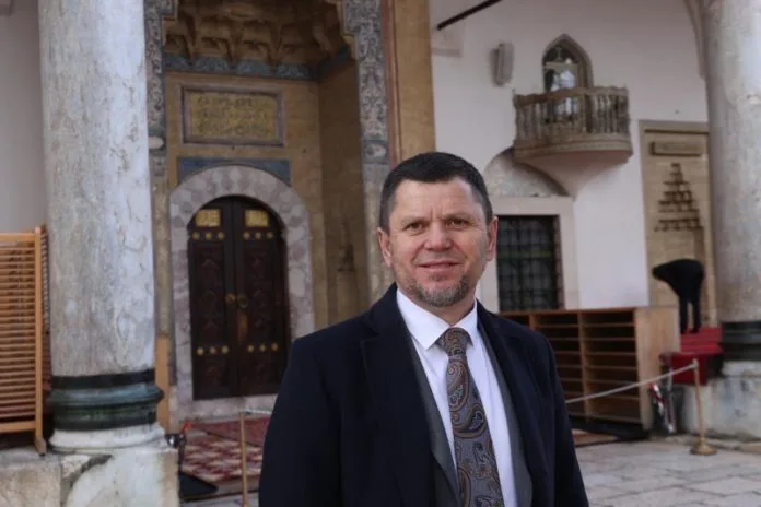 Senaid Zajimović: Pun stadion, prazan trg