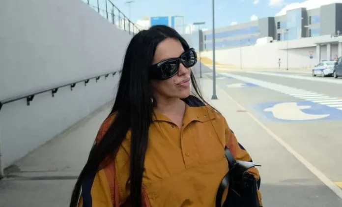 Seka Aleksić se skinula u crni bikini, pokazala butine i
