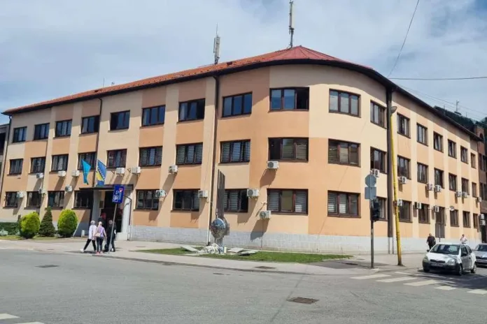 Policajcu iz Živinica pritvor: sumnja se da je od vozača